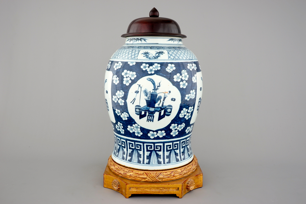 A tall Chinese blue and white porcelain temple jar on gilt wood stand, 19th C.