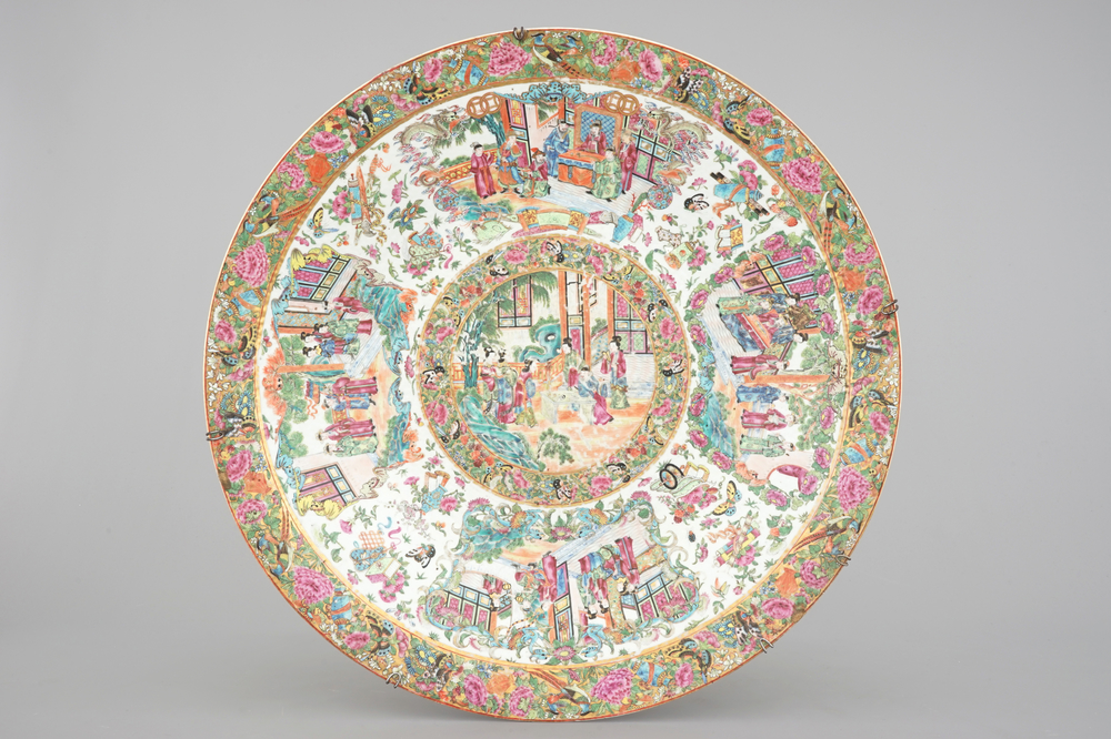 A massive Chinese Canton famille rose charger of 60 cm, 19th C.