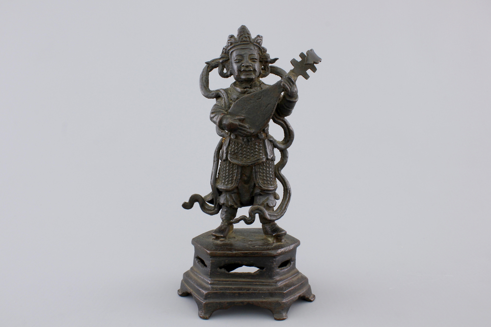 A Chinese bronze sculpture of a musician, Ming Dynasty, 16/17th C.