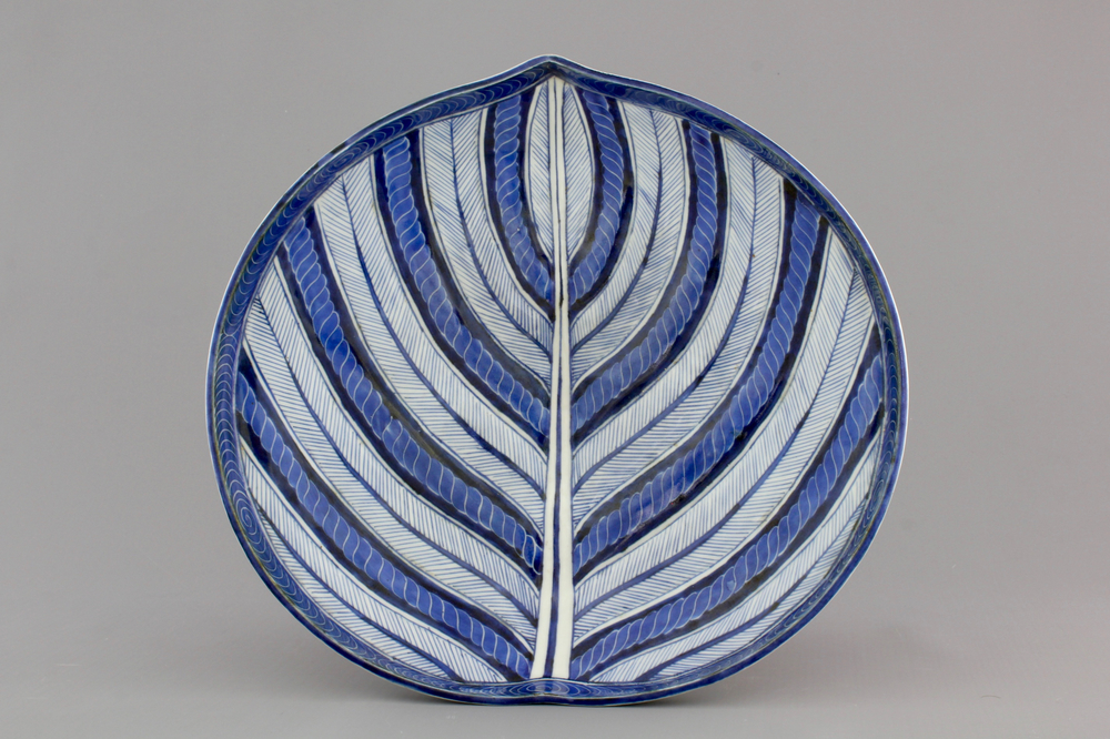A Japanese leaf-shaped dish, 18/19th C.