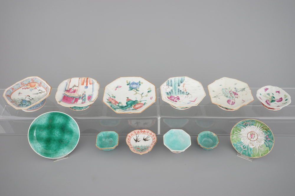 A set of 10 Chinese famille rose porcelain bowls on foot, 2 vases and 2 saucers, 19th C.