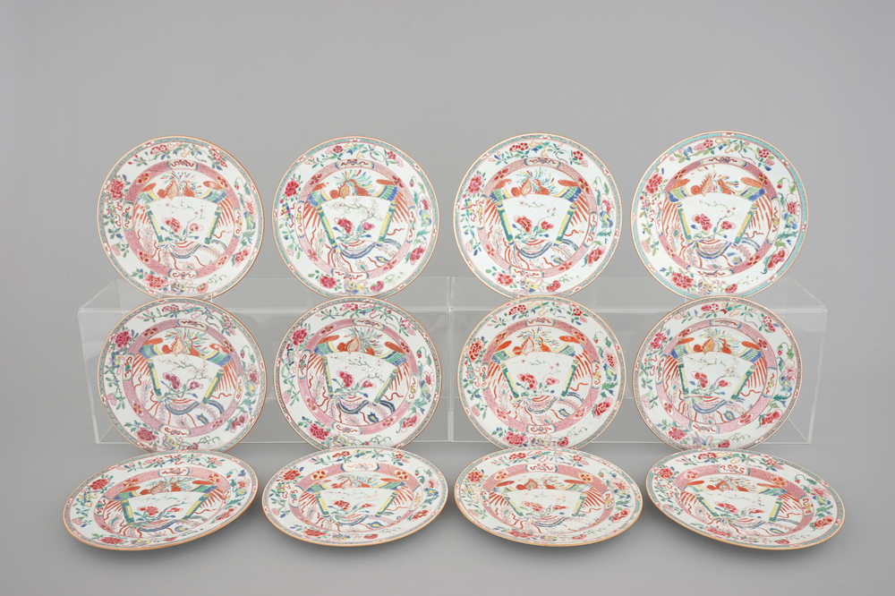 A set of 12 Chinese famille rose export porcelain plates with phoenix with scroll design, Qianlong, 18th C.