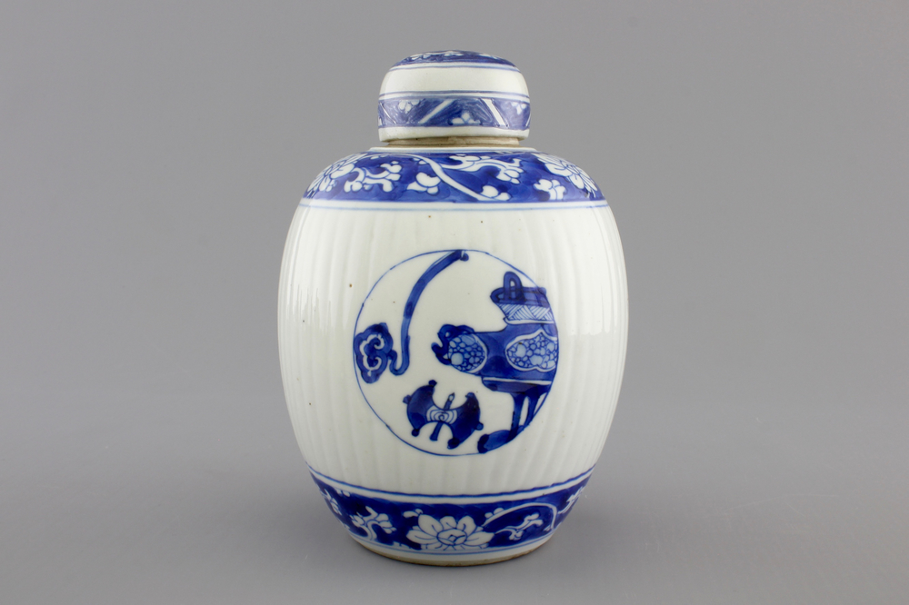 A blue and white Chinese porcelain ribbled ginger jar and cover, Kangxi, ca. 1700