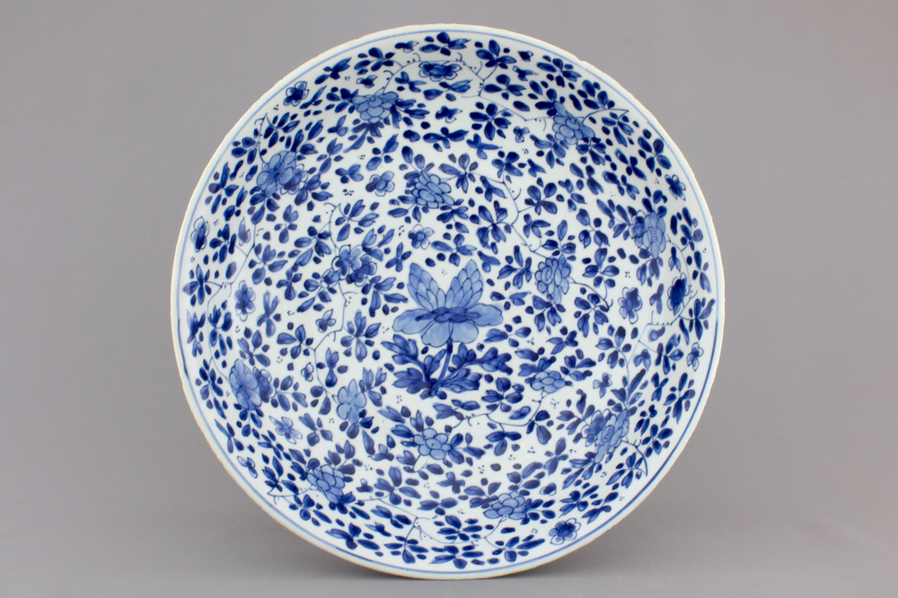 A blue and white Chinese porcelain dish with floral scrolls, Kangxi, ca. 1700