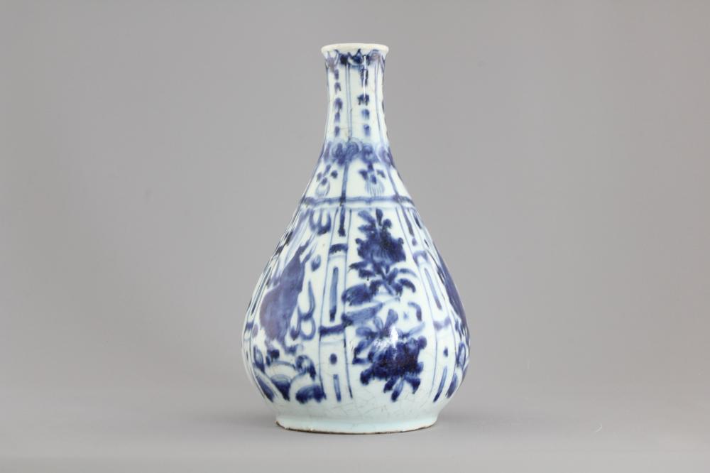 A blue and white Chinese porcelain bottle vase, Wan-Li, Ming Dynasty