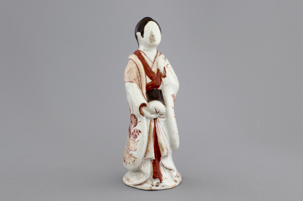 A Japanese porcelain figure of a male official, 17/18th C.
