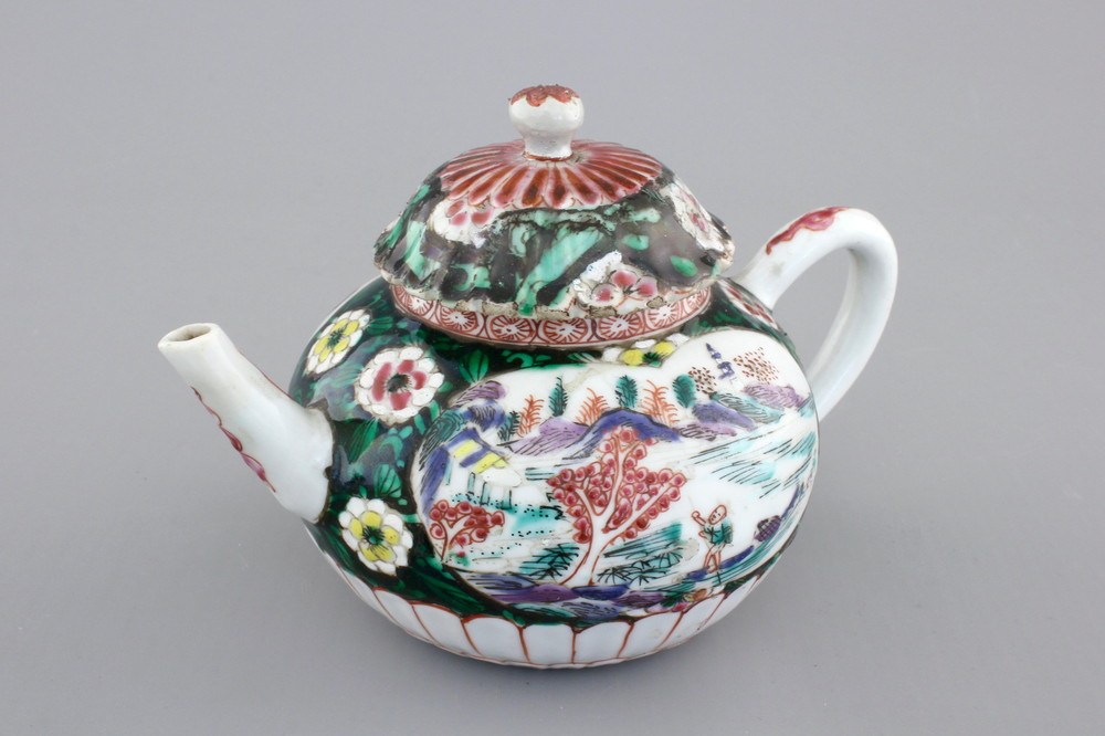 A Chinese famille noire teapot and cover, Yongzheng, 1722-1735