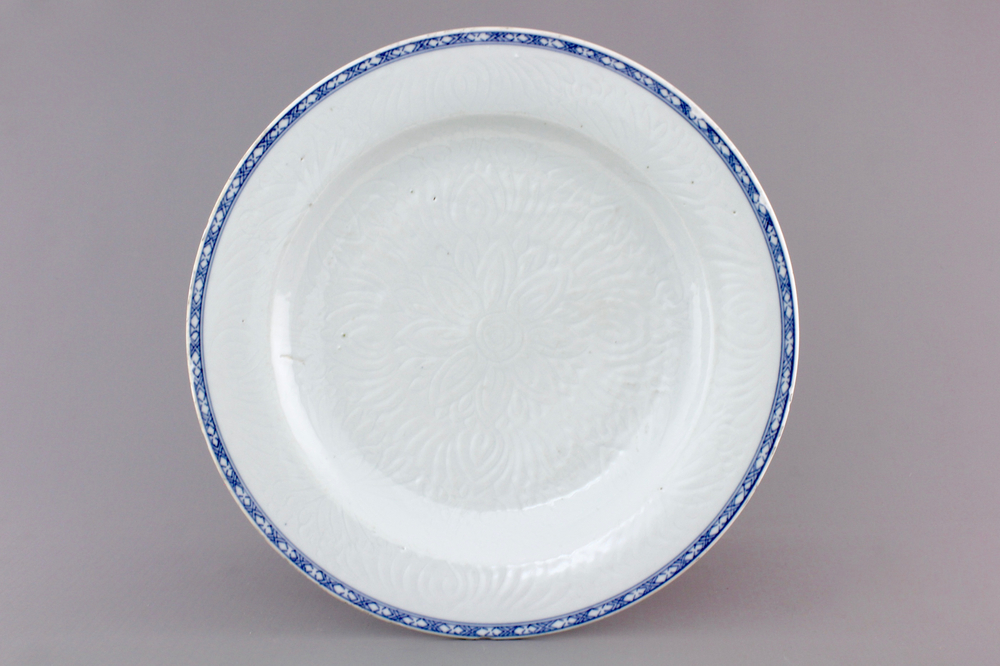 A blue and white Chinese porcelain incised dish, Qianlong, 18th C.