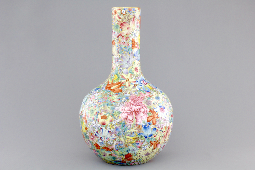 A Chinese famille rose porcelain millefleurs bottle vase, 19th C.