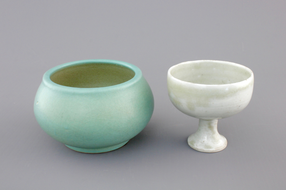 A Chinese turquoise ground brushwasher, 17/18th C. and a white glazed Ming Dynasty stem cup, 16/17th C.