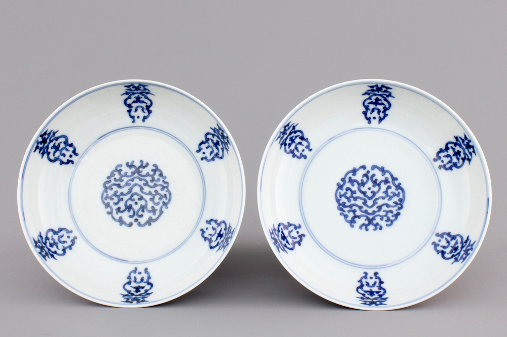 A pair of Chinese blue and white porcelain plates, Daoguang mark, 19/20th C.