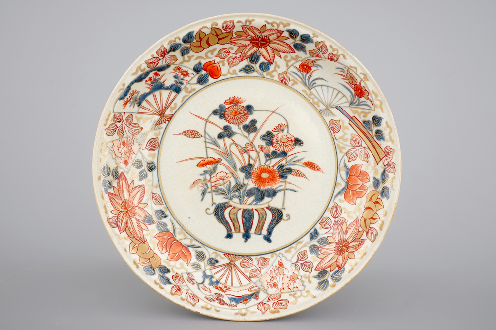 A Japanese Imari porcelain dish, 17/18th C.