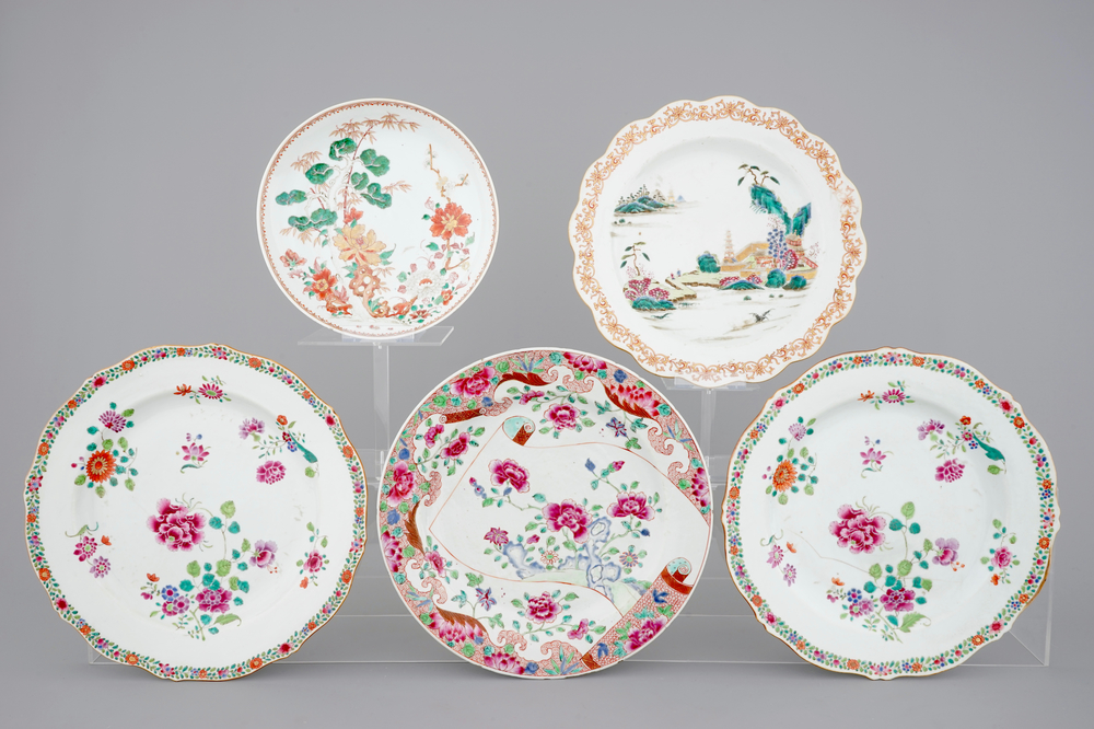 A lot of 5 large Chinese famille rose export porcelain plates, Qianlong, 18th C.