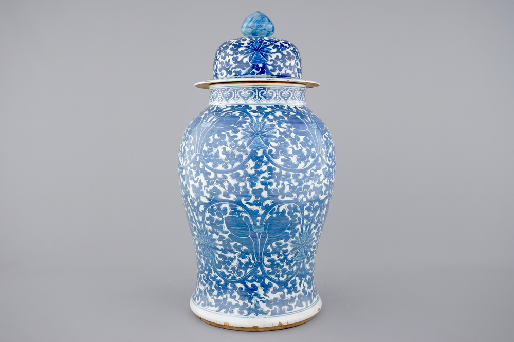 A tall blue and white Chinese porcelain vase and cover with lotus scrolls, 19th C.