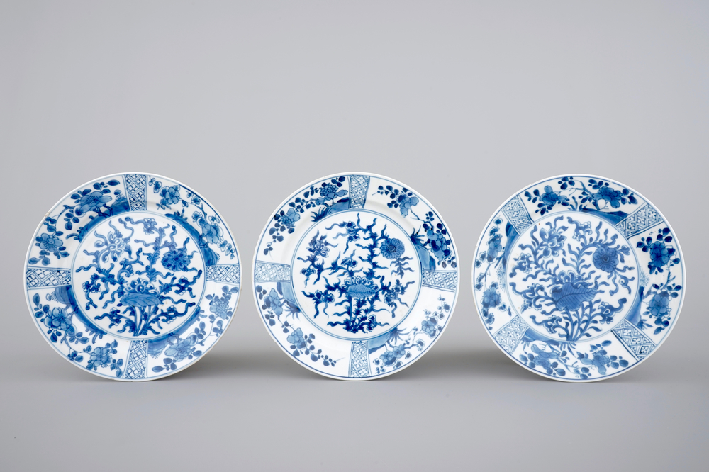 A set of three floral blue and white Chinese porcelain plates, Kangxi ca. 1700