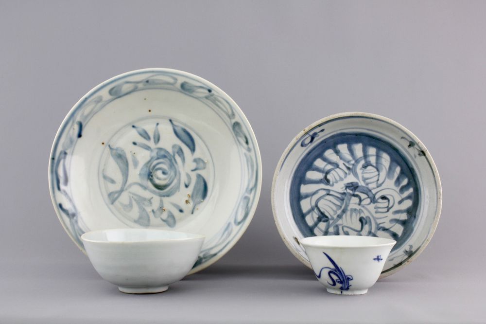 Two Chinese blue and white plates and two bowls, Ming Dynasty