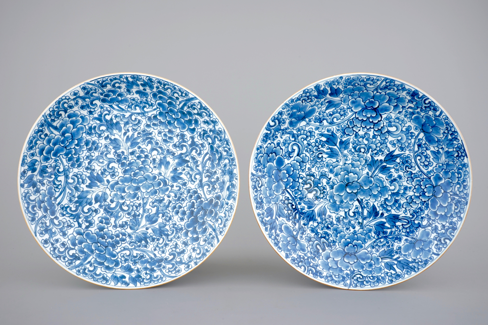 A pair of blue and white Chinese porcelain peony scroll dishes, Kangxi, 18th C.