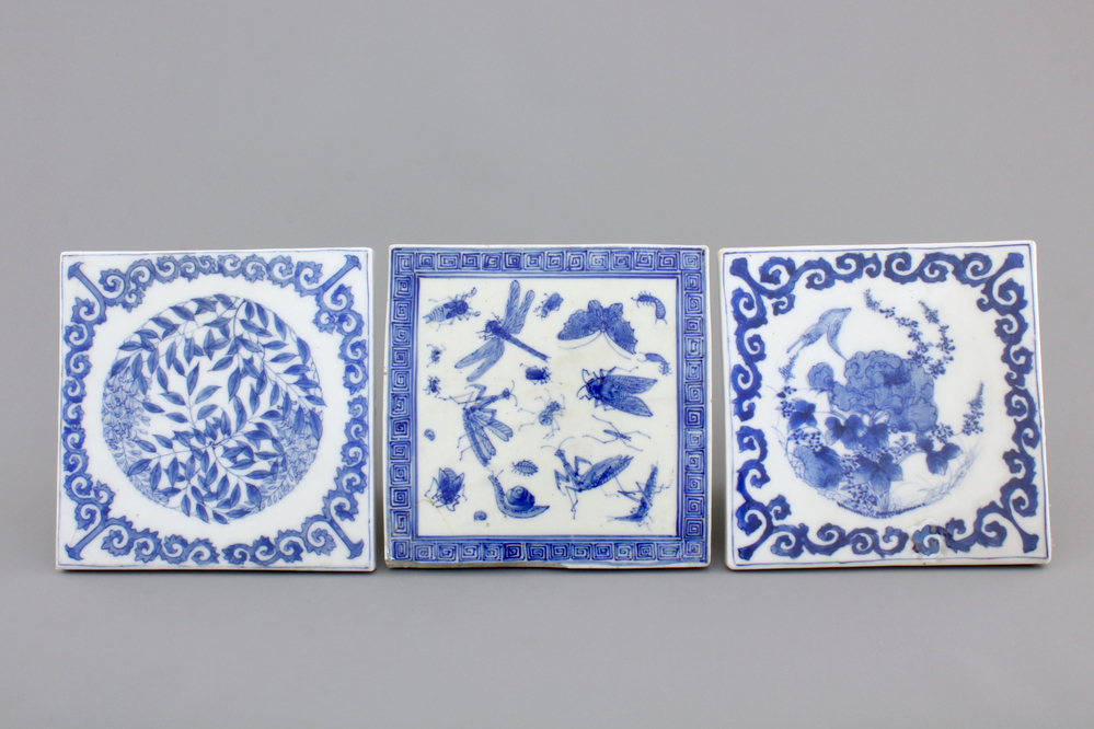 A set of 3 Japanese blue and white Seto porcelain tiles, 18/19th C.
