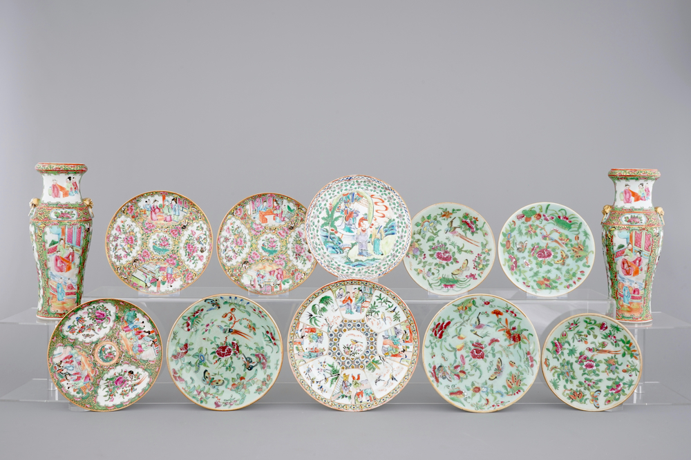 A pair of Chinese Canton rose medallion vases and 10 rose-verte plates, 19th C.