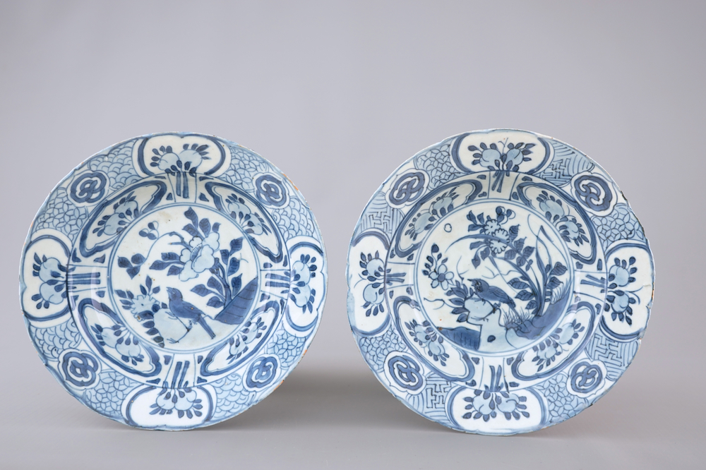 A pair of Chinese blue and white kraak porcelain klapmuts bowls, Wan-Li, Ming Dynasty