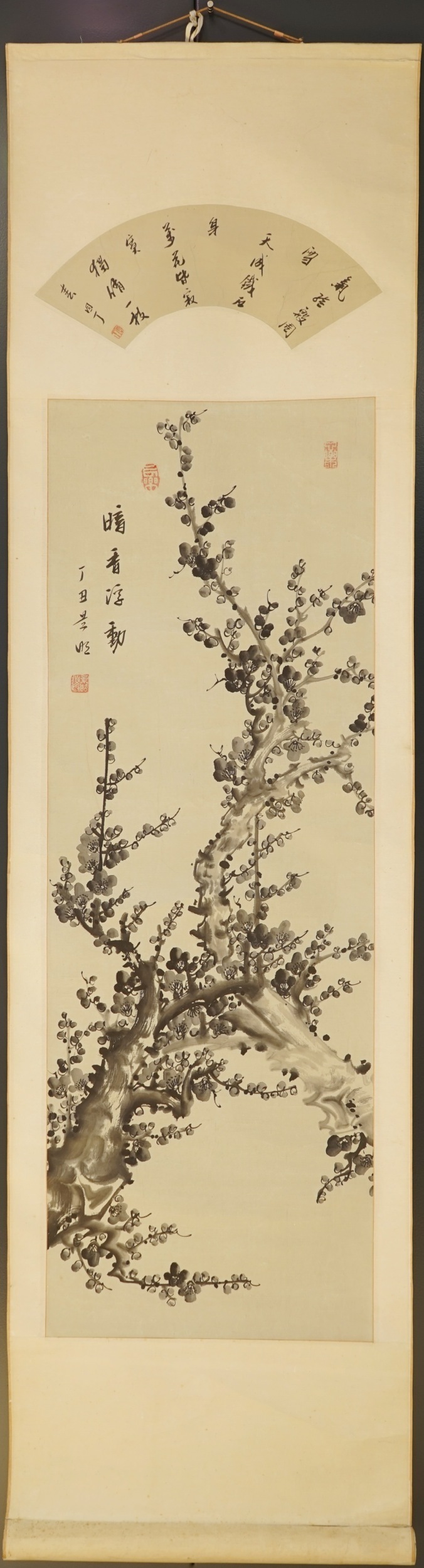 A signed Chinese floral scroll painting, 19/20th C.