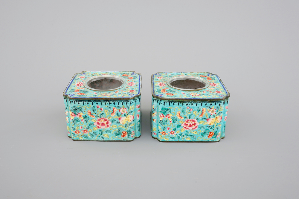 A fine pair of Canton enamel ink wells, 19th C.