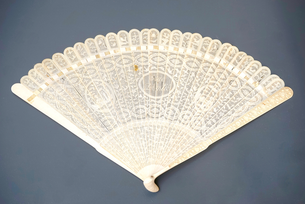 A Chinese carved ivory fan, Canton, 19th C.