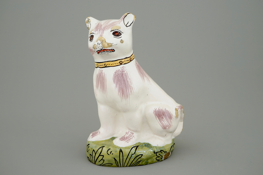 Un mod&egrave;le d'un chat en fa&iuml;ence polychrome de Bruxelles, 18&egrave;me