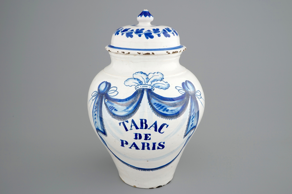 Un pot &agrave; tabac et son couvercle, 'Tabac de Paris', fin du 18&egrave;me