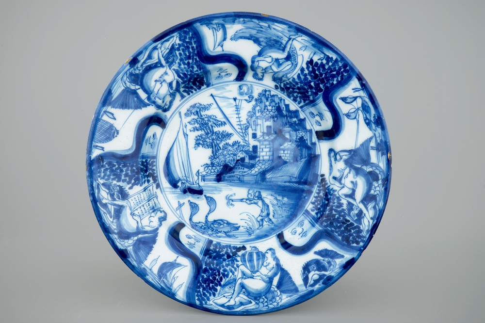 Een blauw-witte Delftse schotel met de eendenjacht, eind 17e eeuw