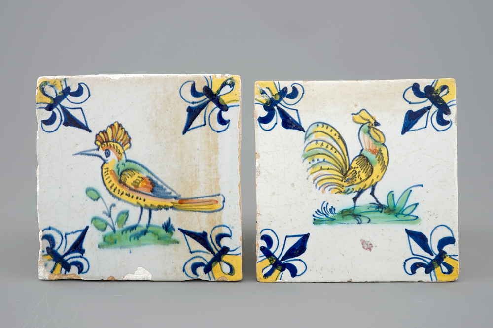 Twee polychrome Delftse tegels met vogels, Gouda, 17e eeuw