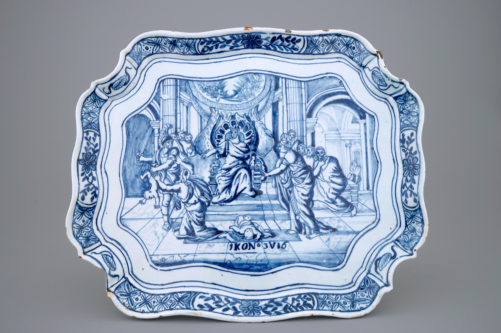 Un pr&eacute;sentoir en fa&iuml;ence de Delft au "Jugement de Salomon", 18&egrave;me