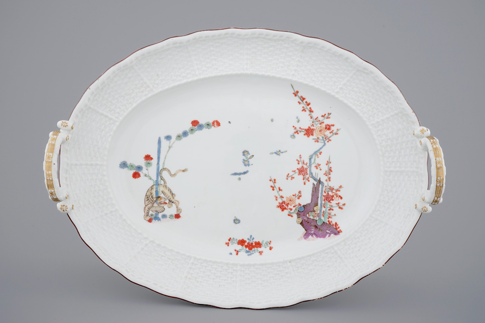 Un pr&eacute;sentoir en porcelaine de Meissen de style Kakiemon, 18&egrave;me