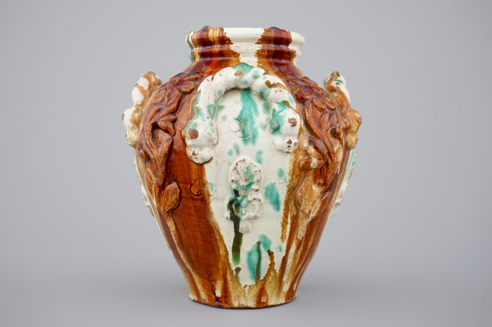 Un vase en terre verniss&eacute;e brun et vert de Saintonge, France, 18&egrave;me