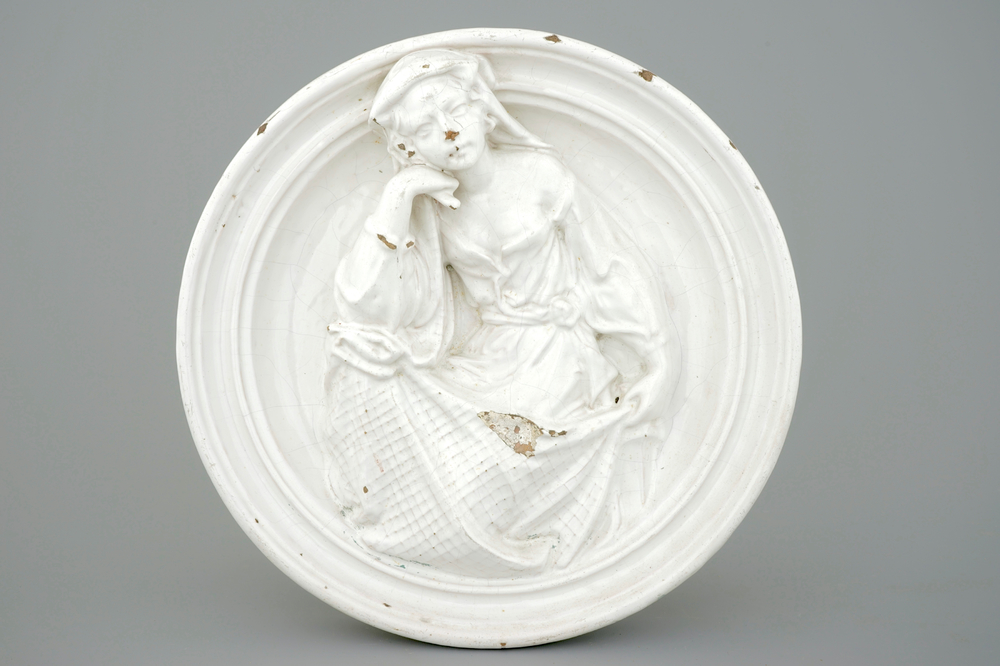 Un m&eacute;daillon en relief italien d'apr&egrave;s Della Robbia, 17&egrave;me