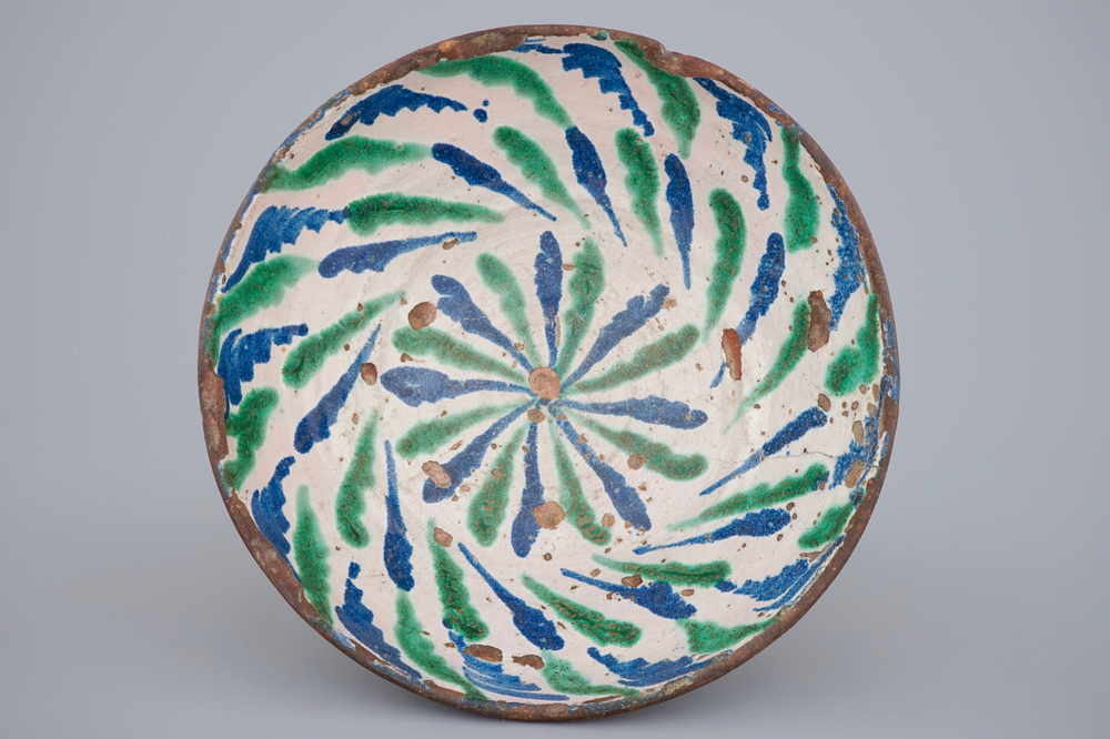 Un bol en fa&iuml;ence espagnole polychrome, Fajalauza, d&eacute;but du 19&egrave;me
