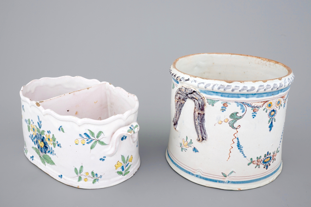 Twee polychrome flessen- en/of glazenkoelers, Frankrijk, 18e eeuw