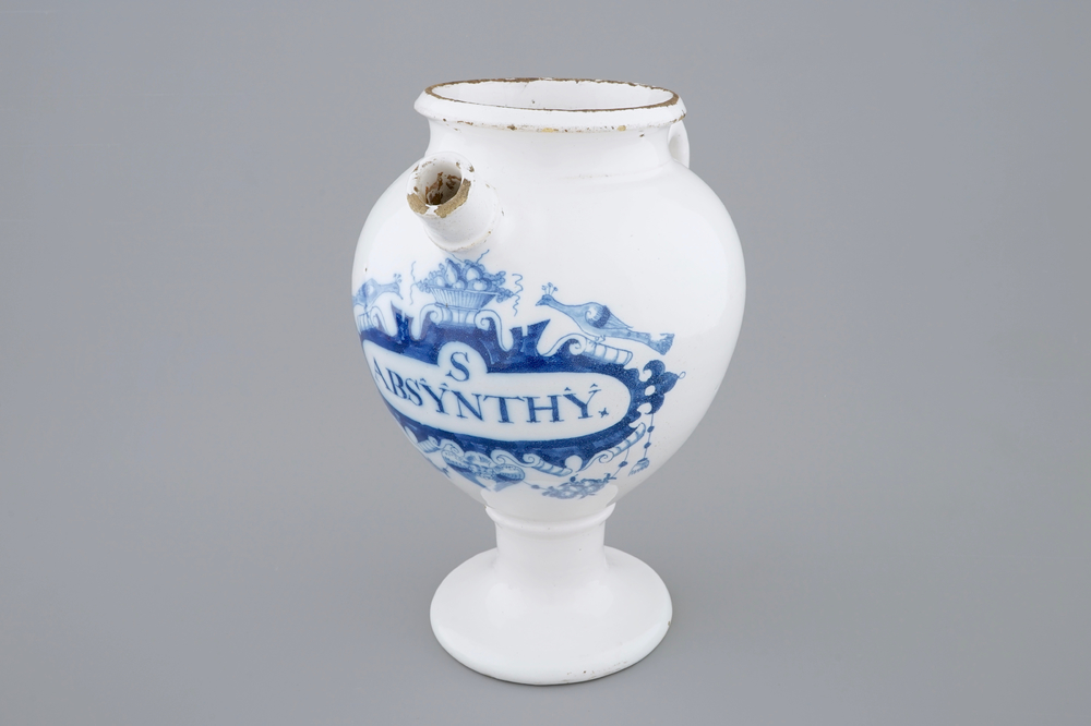 Een blauw-witte Delftse siroopkan "Absynthy", 18e eeuw