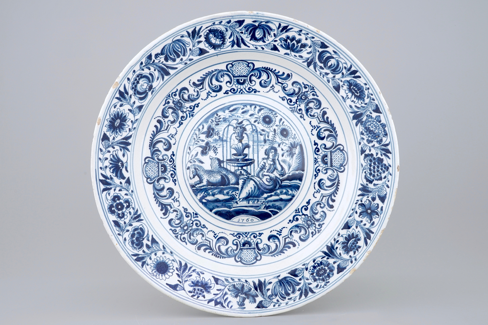 Un plat dat&eacute; au d&eacute;cor d'une berg&egrave;re en fa&iuml;ence de Harlingen, la Frise, 1760