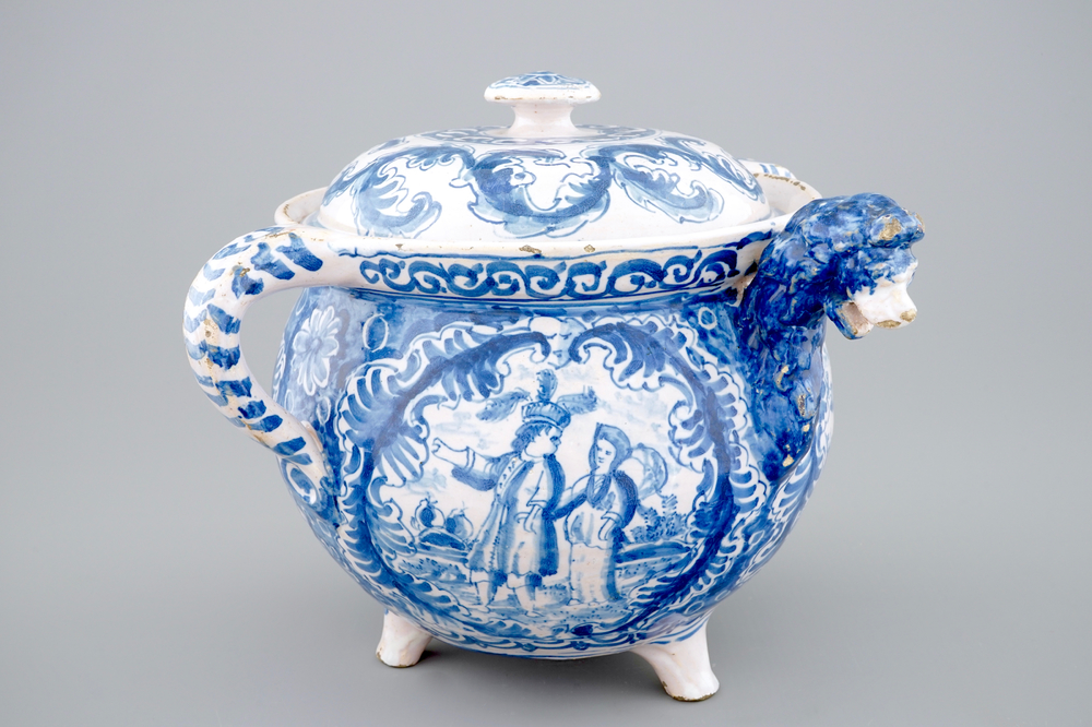Un bol &agrave; verser au d&eacute;cor religieux, Harlingen, la Frise, dat&eacute; 1718