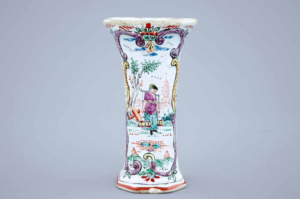 Un petit vase en fa&iuml;ence de Delft au d&eacute;cor petit feu, 18&egrave;me