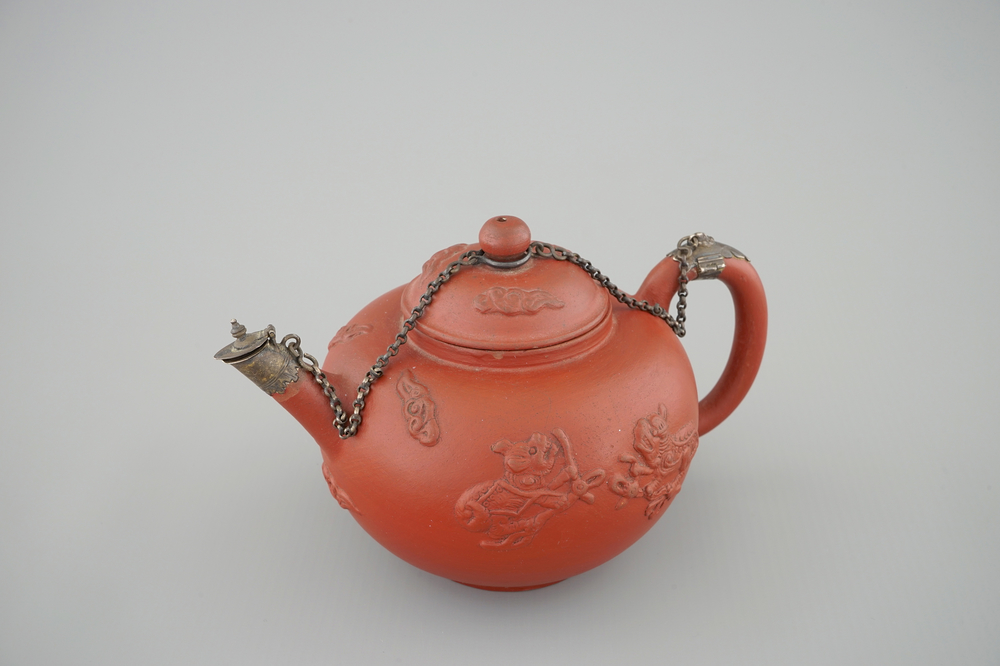 A Dutch Delft Ary de Milde red earthenware teapot and cover, late 17th C.