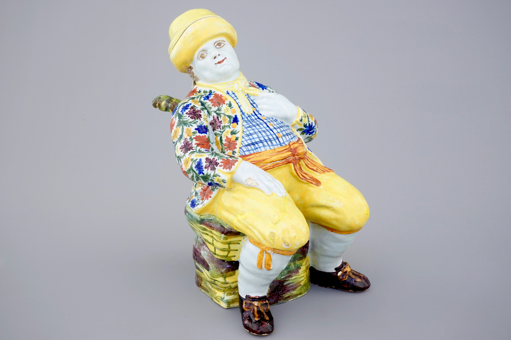 Une fontaine de table en fa&iuml;ence de Delft polychrome en forme d'homme, 18&egrave;me