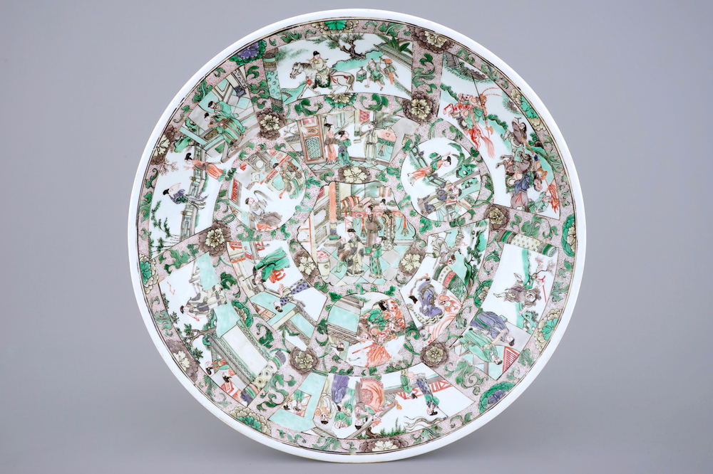 Un grand plat en porcelaine de Chine famille verte, Kangxi