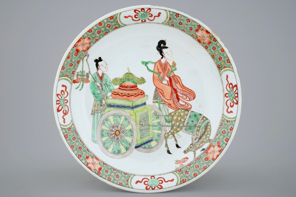 Une assiette en porcelaine de Chine famille verte, marque et p&eacute;riode de Kangxi