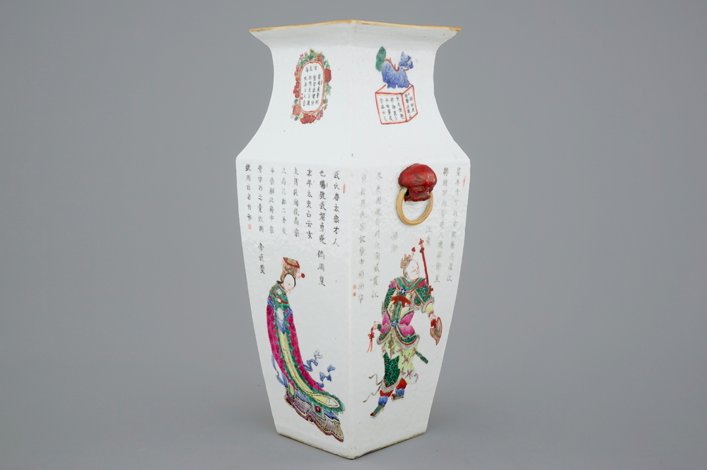 Un vase quadrangulaire en porcelaine de Chine &agrave; d&eacute;cor de Wu Shuang Pu, 19&egrave;me