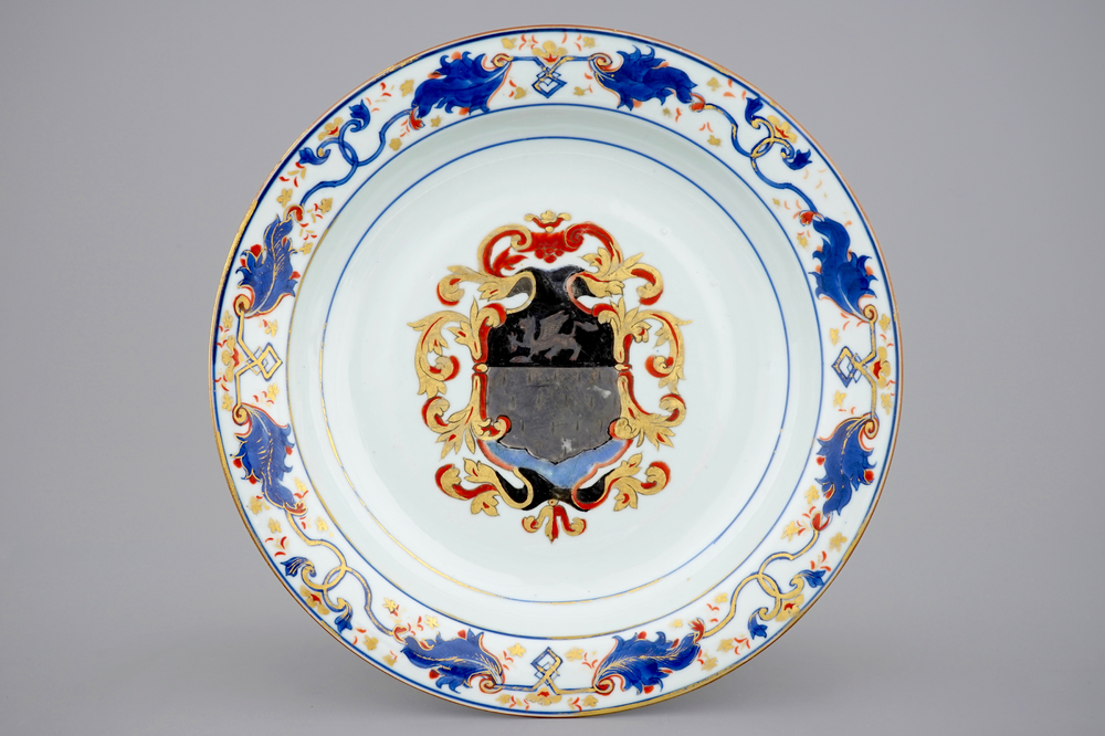 A fine Chinese armorial gilt Imari-style dish, Kangxi