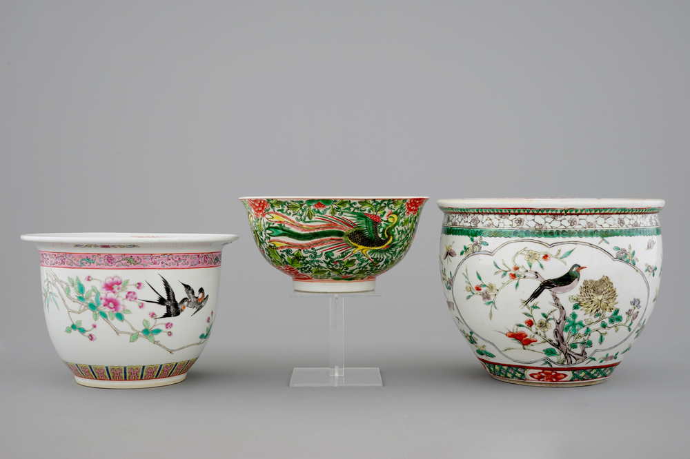 Een famille verte jardini&egrave;re, een famille rose bloempot en een wucai kom, 19/20e eeuw