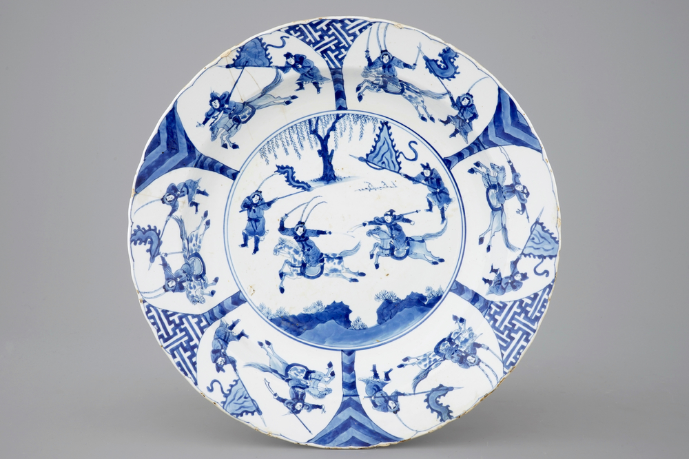 A Chinese blue and white dish with a battle scene on horseback, Kangxi