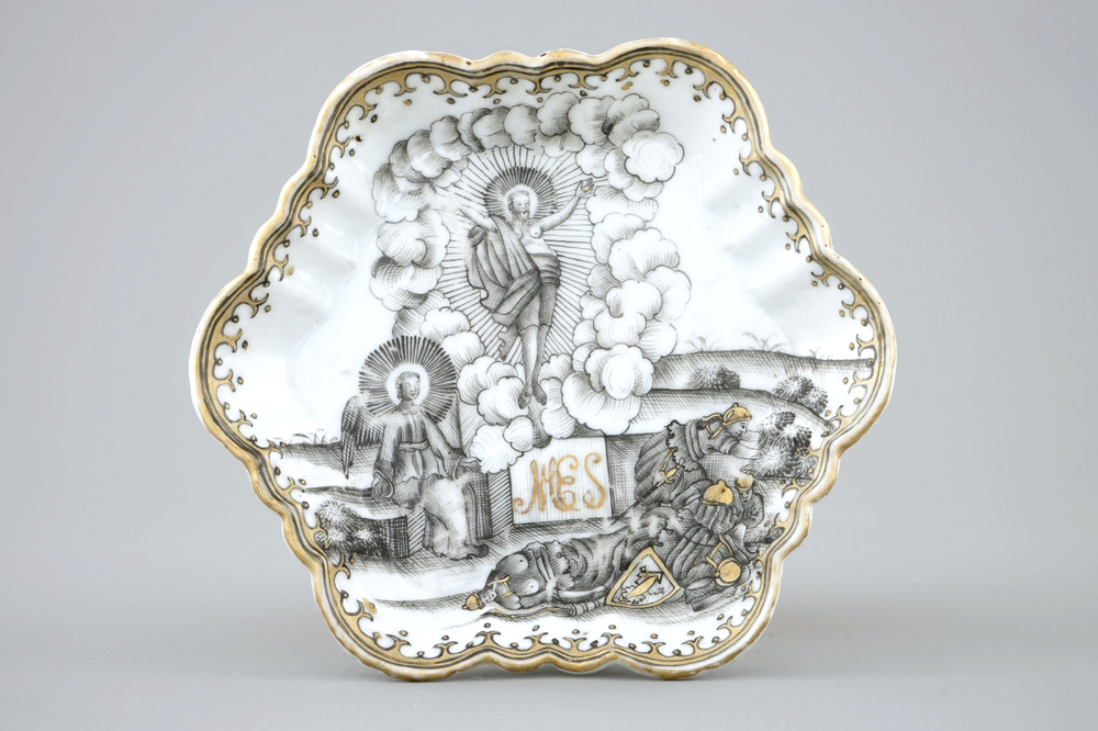 A Chinese grisaille and gilt teapot stand with "The Resurrection", Qianlong, 18th C.